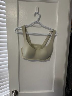 Seamless Everyday Molded-Cup Bra in Light Green